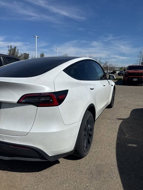 Used 2022 Tesla Model Y Long Range image 10