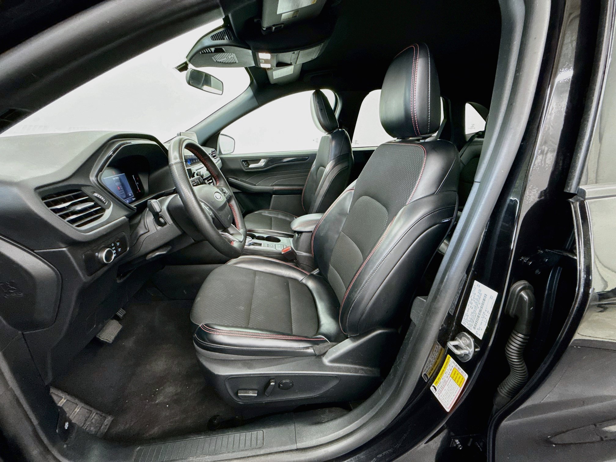 Used 2025 Ford Escape ST-Line FWD image 13