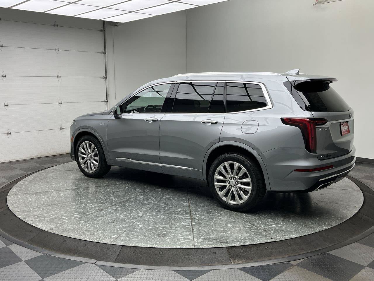 Certified 2023 Cadillac XT6 Premium Luxury w/ Technology Package AWD/4WD image 2