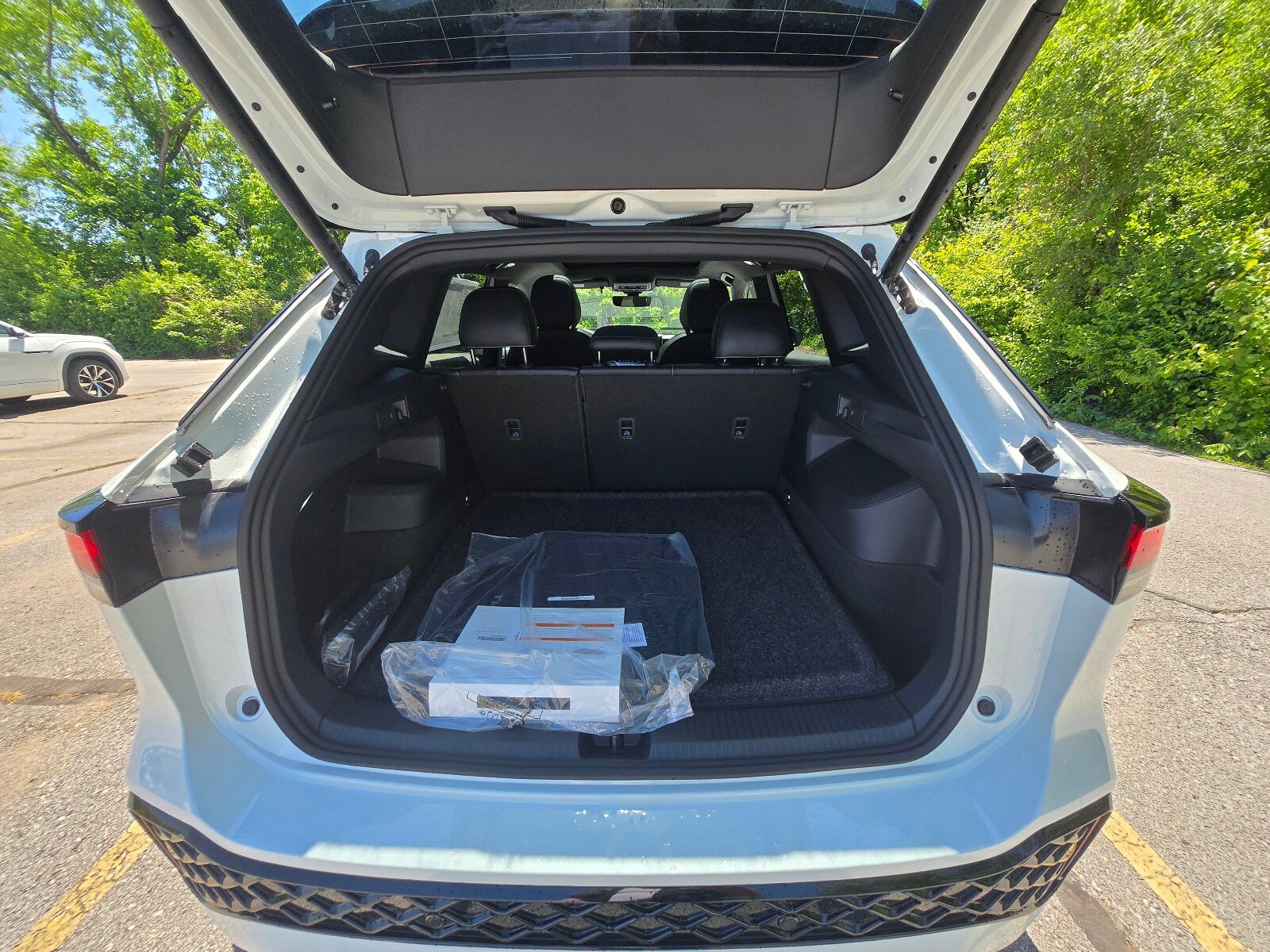 New 2026 Volkswagen Tiguan SE R-Line FWD image 14