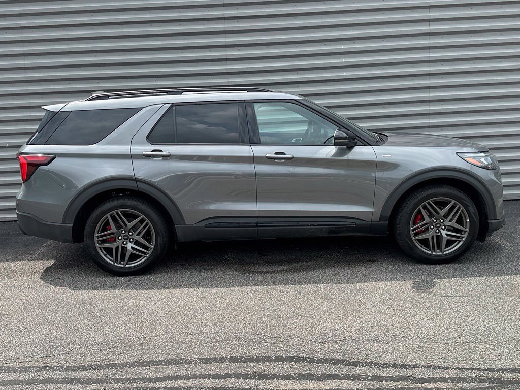 New 2026 Ford Explorer ST-Line w/ ST-Line Street Pack AWD/4WD image 4