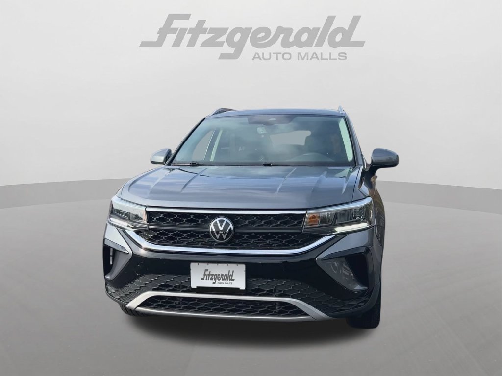 Used 2023 Volkswagen Taos SE FWD image 3