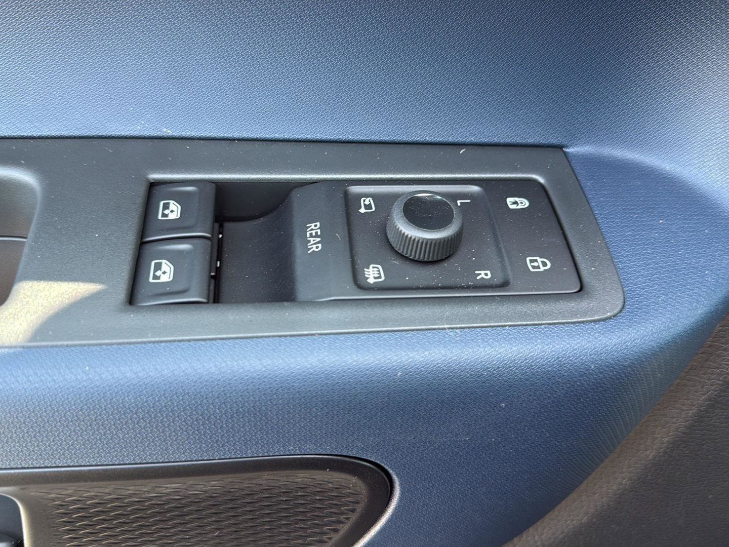 New 2025 Volkswagen ID. Buzz Pro S image 18