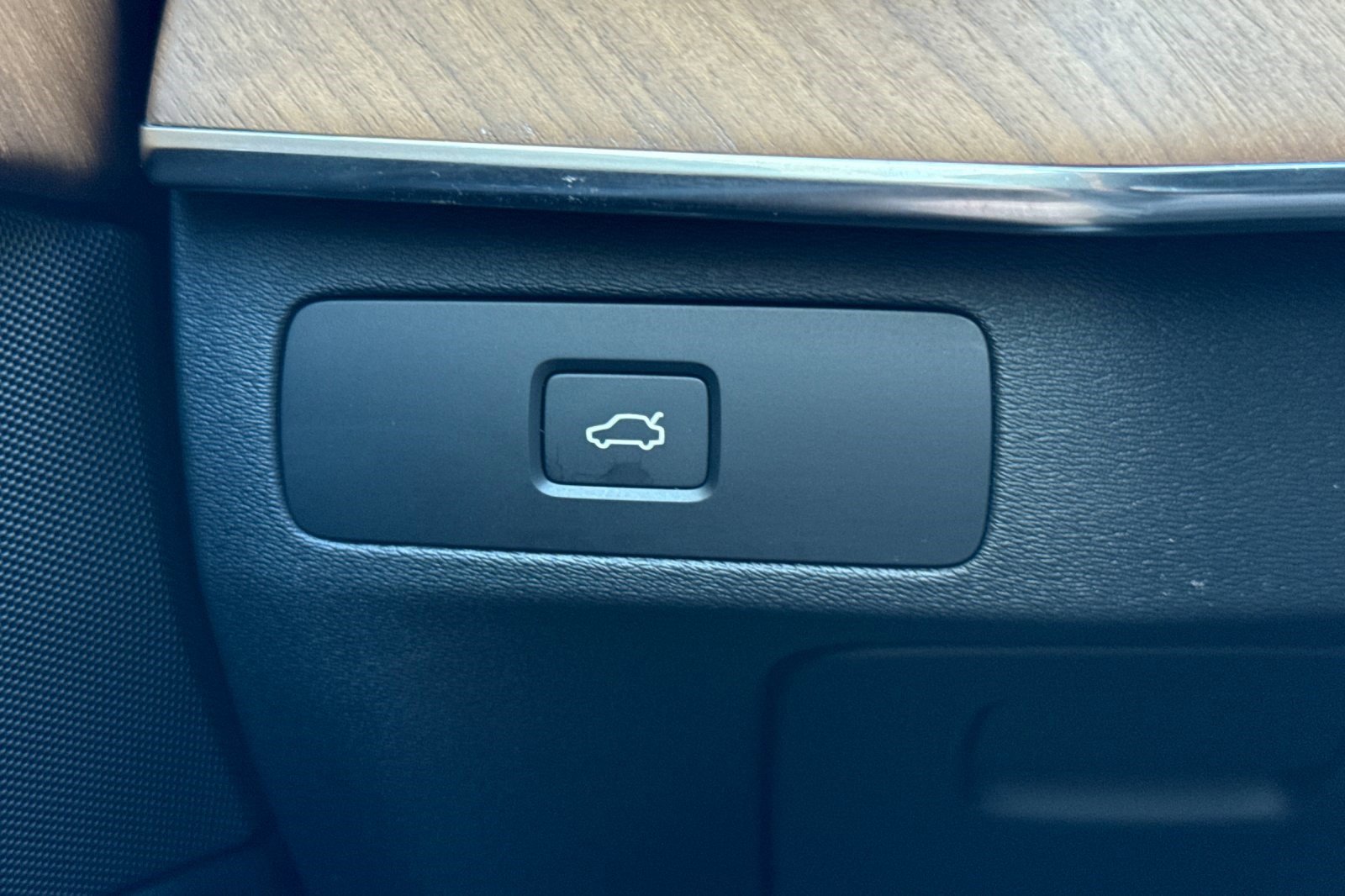 Used 2025 Volvo XC90 B6 Ultra image 38