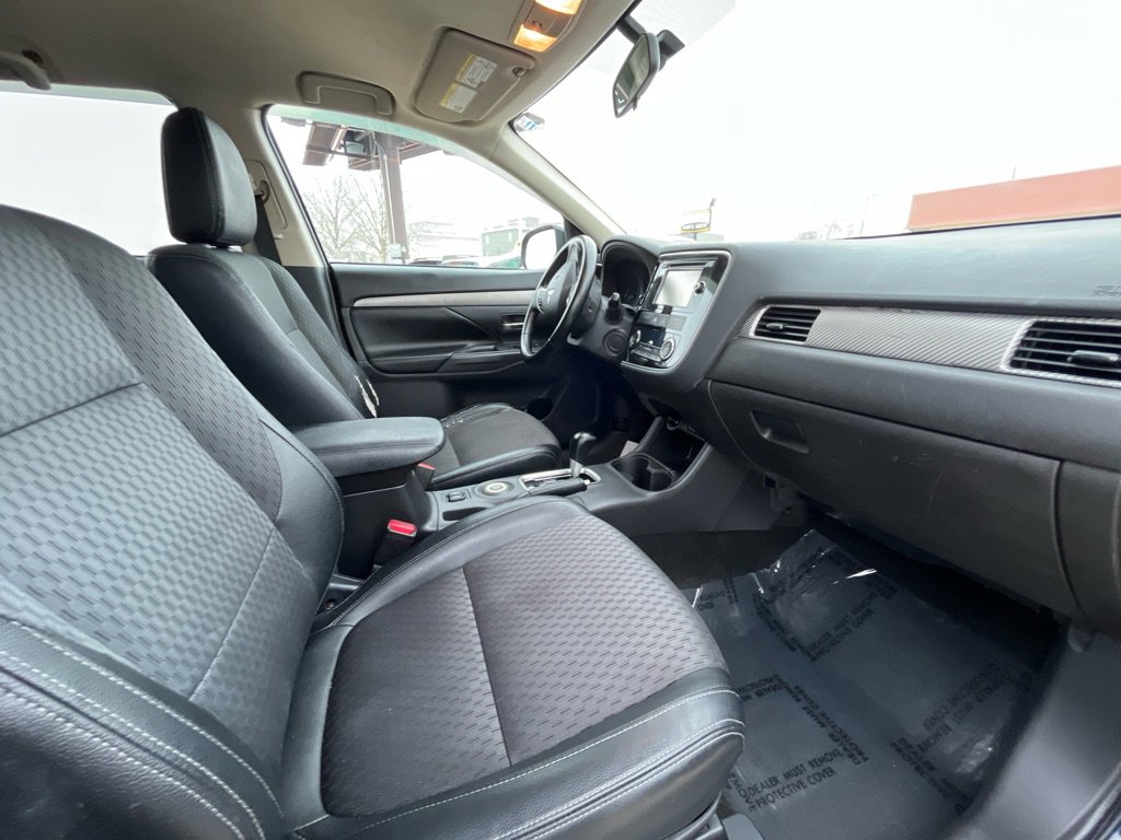 Used 2015 Mitsubishi Outlander SE image 9