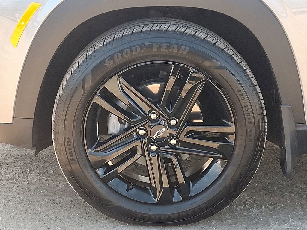 Used 2025 Chevrolet Trax ACTIV w/ Sunroof Package image 32