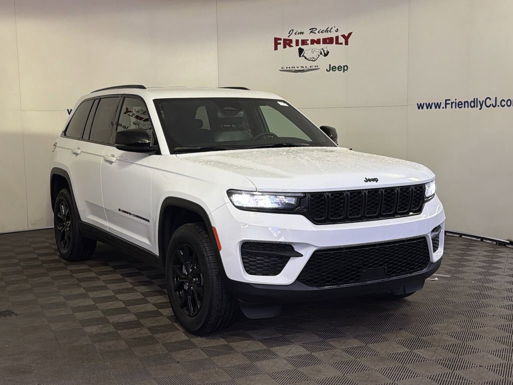 Used 2024 Jeep Grand Cherokee Altitude image 2