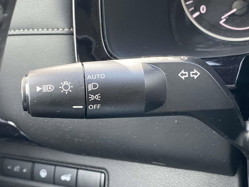 Used 2024 Nissan Pathfinder SV w/ SV Premium Package image 22