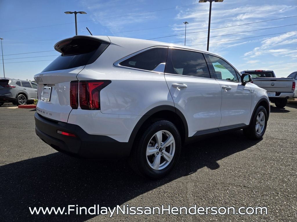 Used 2022 Kia Sorento LX AWD/4WD image 6