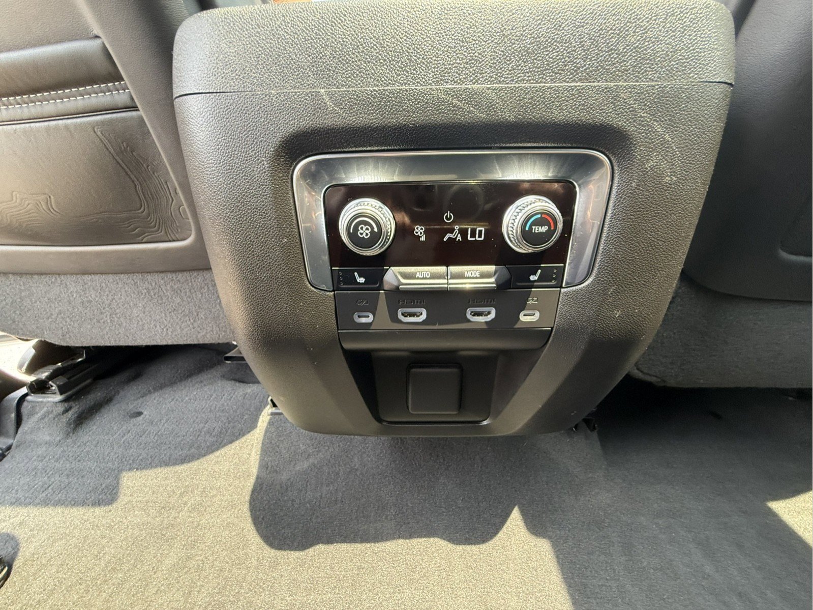 Certified 2024 GMC Yukon Denali Ultimate image 33