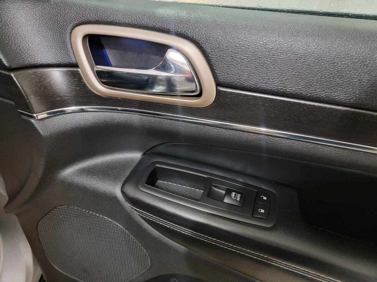 Used 2017 Jeep Grand Cherokee Limited image 33