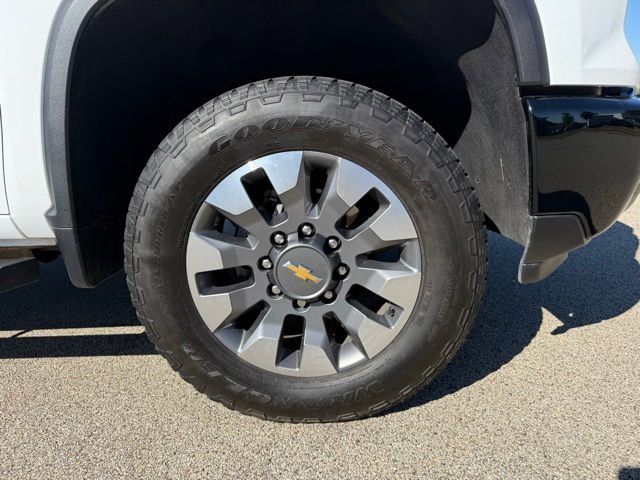Used 2024 Chevrolet Silverado 2500 Custom w/ Custom Value Package image 4