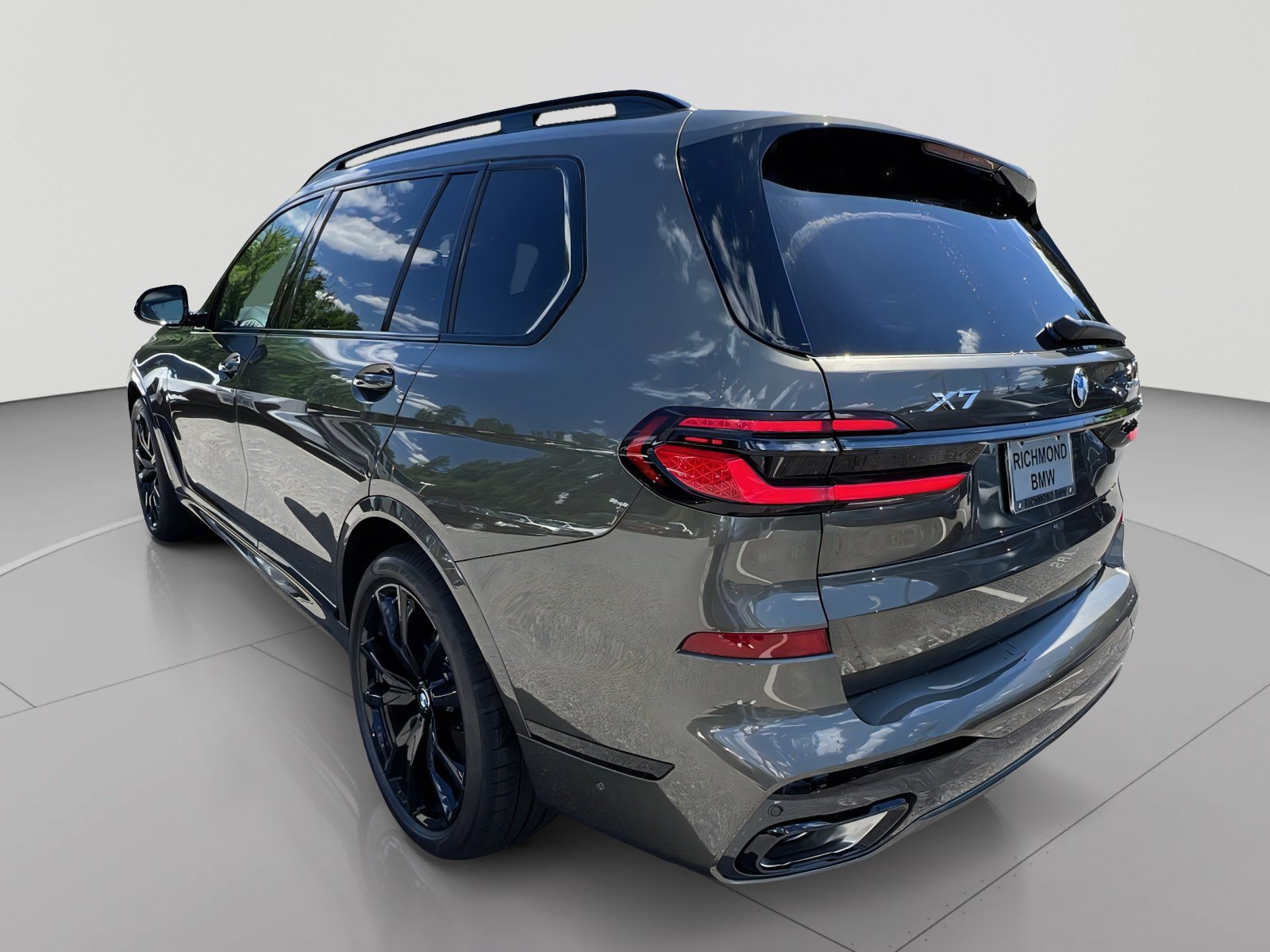 New 2027 BMW X7 xDrive40i w/ M Sport Package AWD/4WD image 3