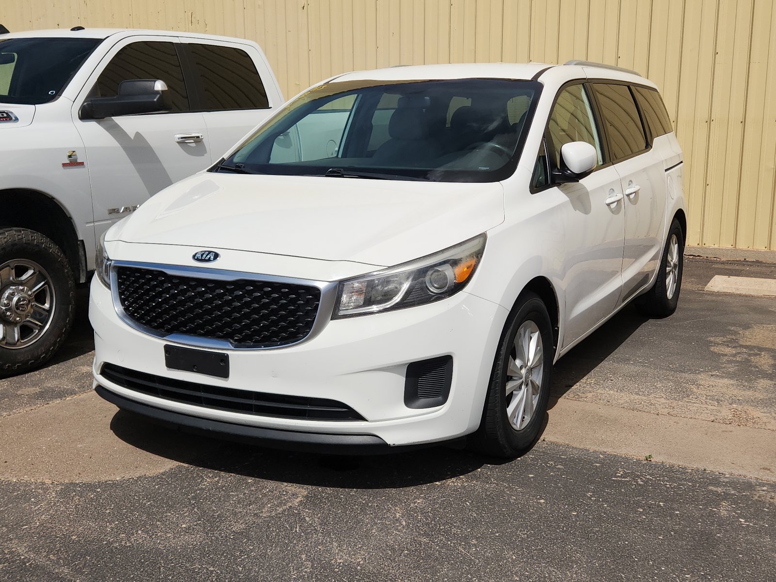 Used 2016 Kia Sedona LX w/ Option Group 020 FWD image 1