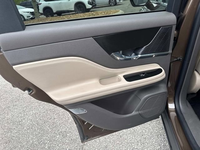 Used 2022 Lincoln Corsair AWD w/ Premium Package image 16