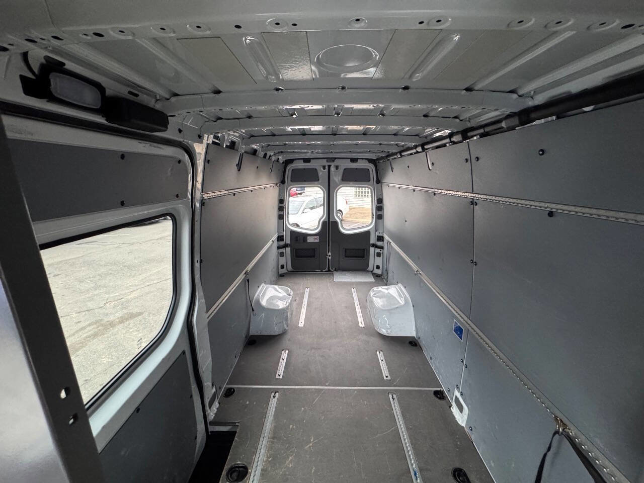 Used 2014 Freightliner Sprinter 3500 image 19