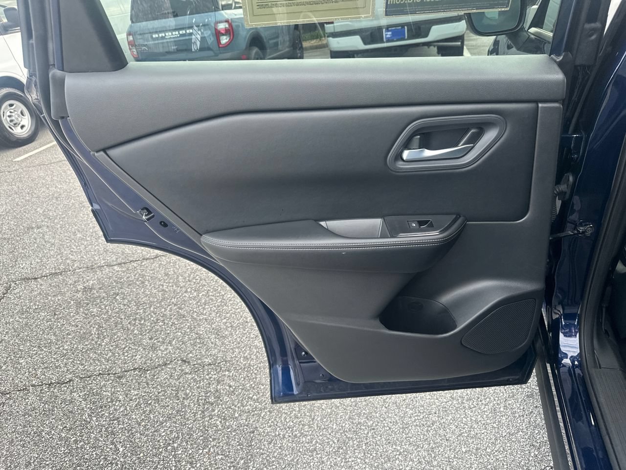 Used 2025 Nissan Rogue SV AWD/4WD image 24