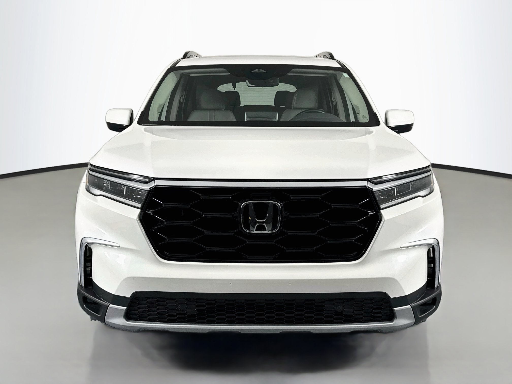 Certified 2024 Honda Pilot Touring image 2
