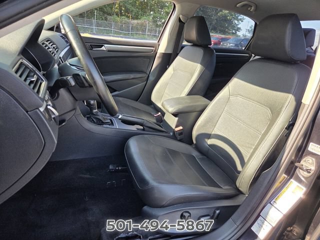 Used 2017 Volkswagen Passat 1.8T R-Line w/ R-Line Lighting Package FWD image 9