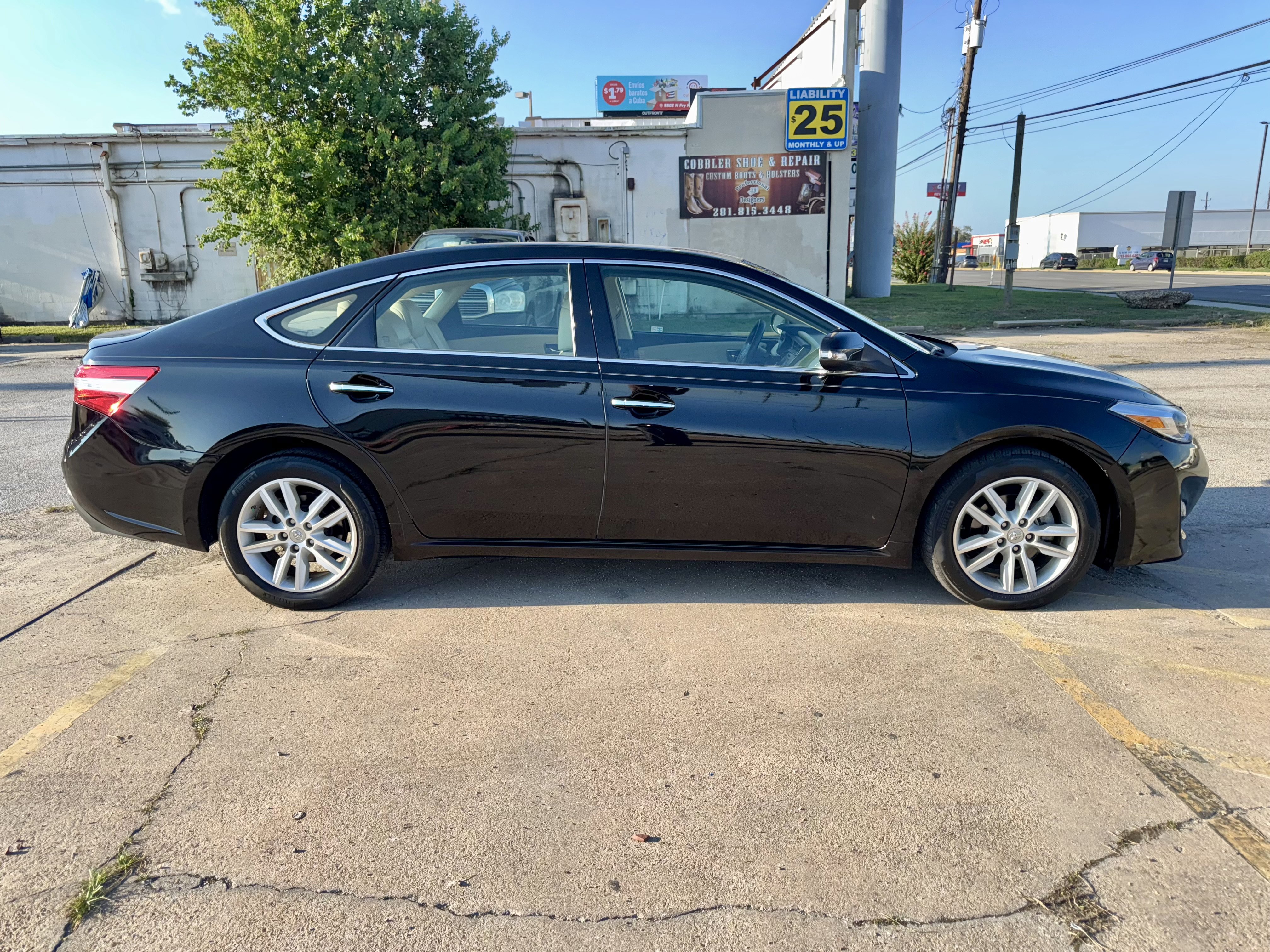 Used 2015 Toyota Avalon Limited image 4