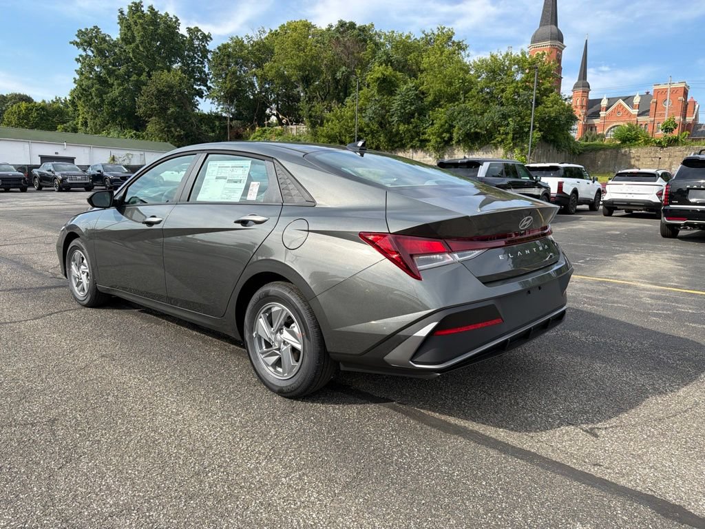 New 2026 Hyundai Elantra SE FWD image 5