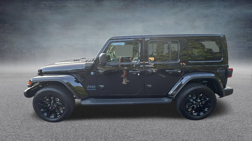 Used 2025 Jeep Wrangler Unlimited Sahara AWD/4WD image 8
