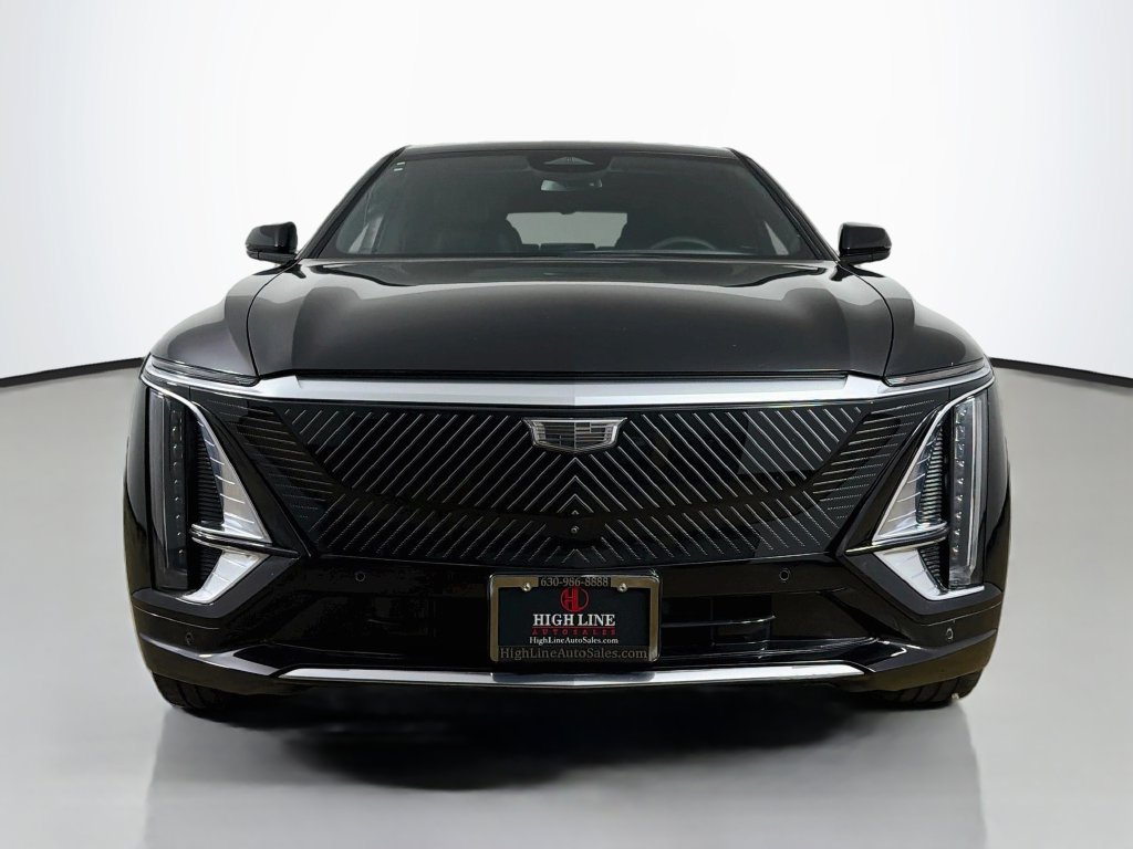 Used 2024 Cadillac Lyriq Luxury AWD/4WD image 2