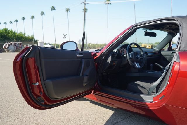 Used 2006 MAZDA MX-5 Miata Sport w/ Appearance Pkg RWD image 53