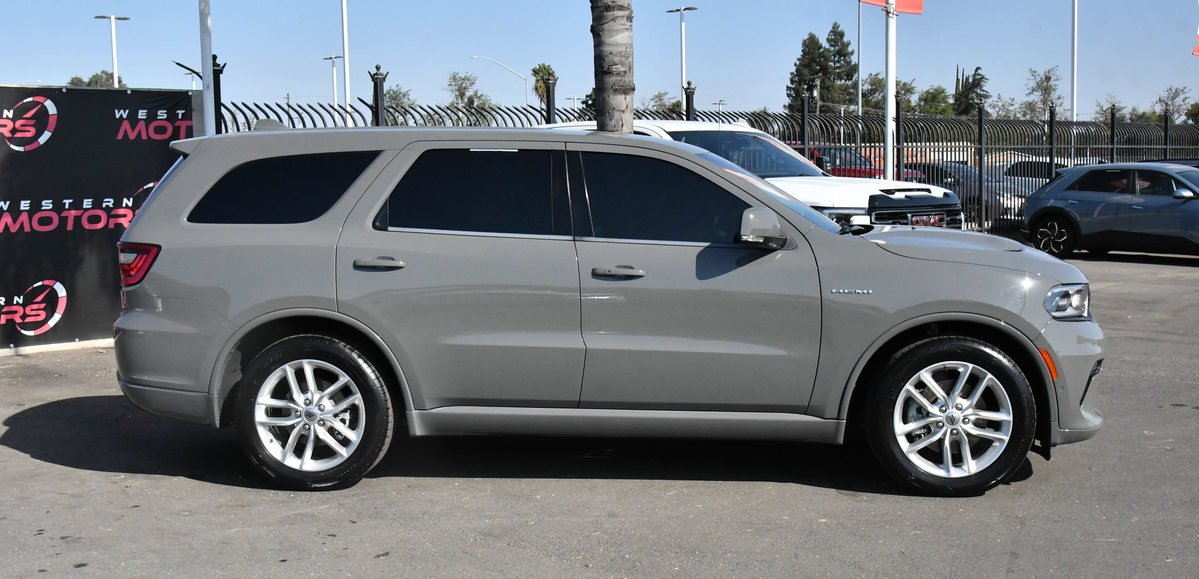 Used 2021 Dodge Durango R/T w/ Technology Group RWD image 9