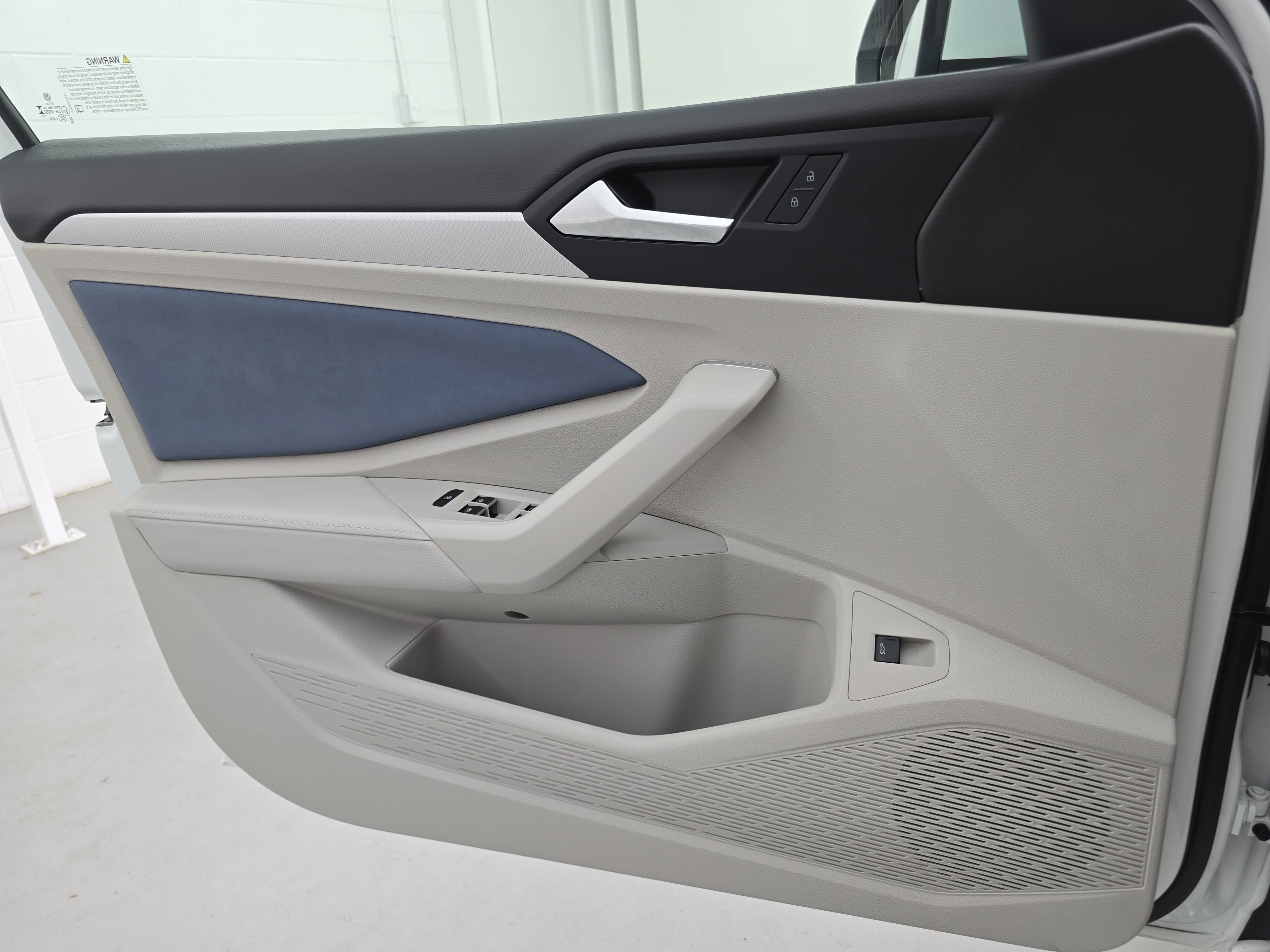 Certified 2025 Volkswagen Jetta SE w/ Sunroof Package FWD image 26