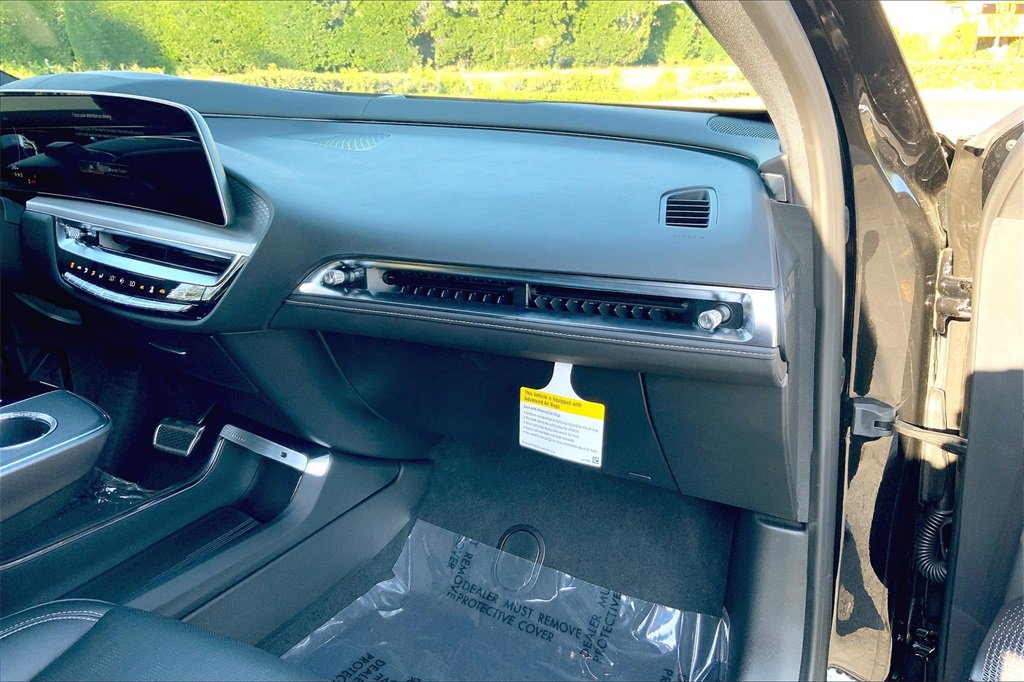 New 2026 Cadillac Lyriq V image 32