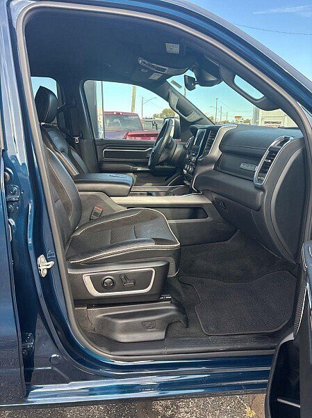 Used 2024 RAM 1500 Laramie AWD/4WD image 22