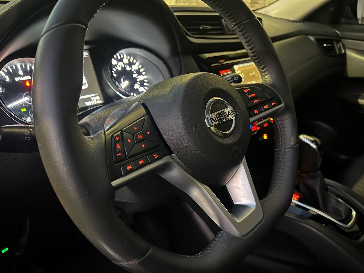 Used 2017 Nissan Rogue SV image 7