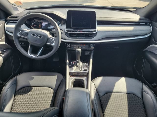 Used 2025 Jeep Compass Latitude AWD/4WD image 14