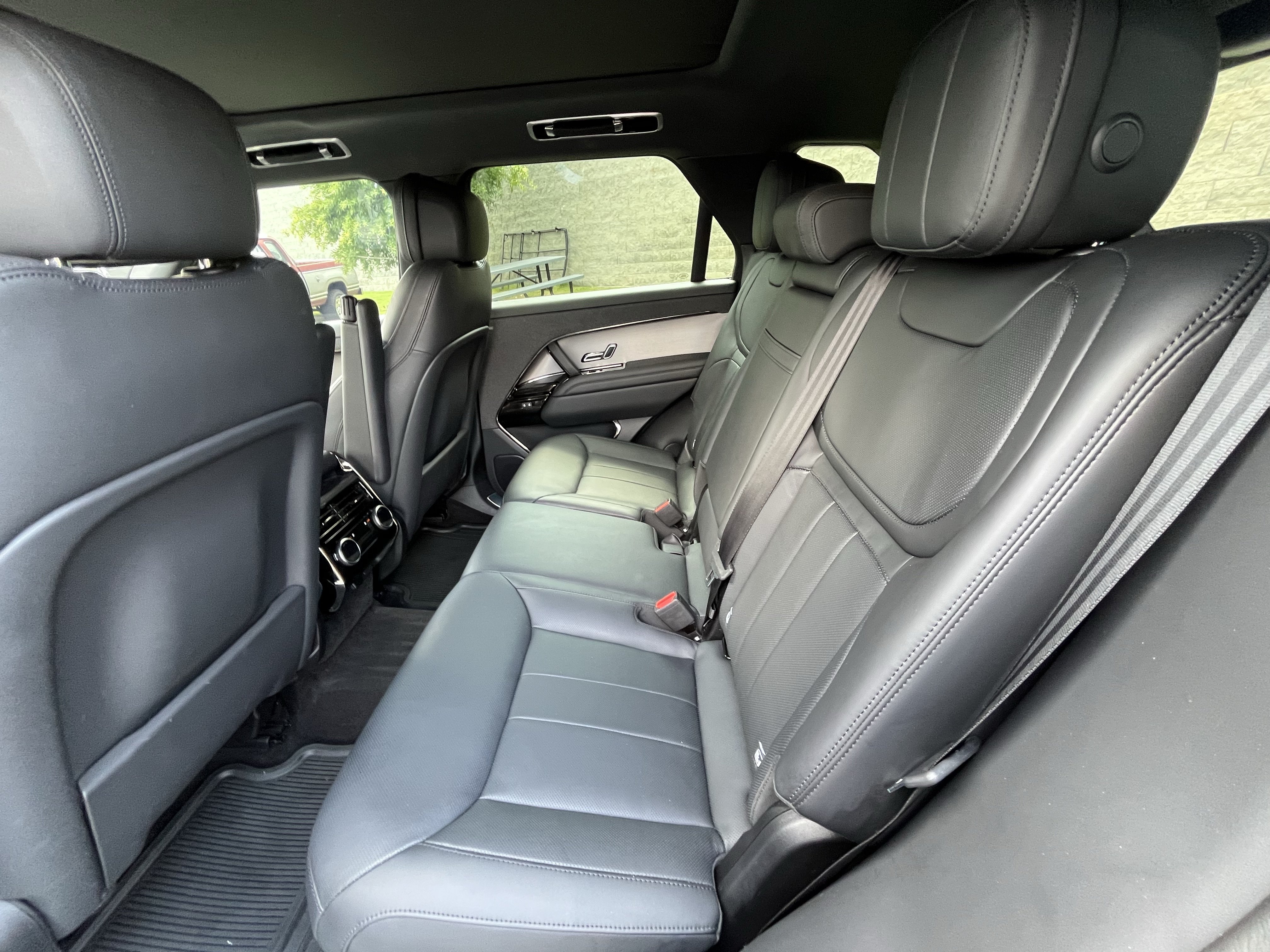 Certified 2025 Land Rover Range Rover Sport SE AWD/4WD image 32