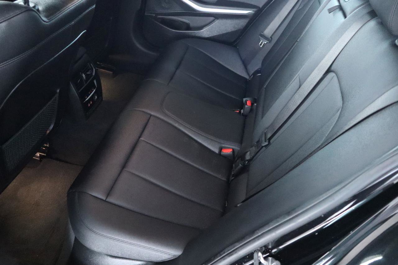 Used 2020 BMW 330i Sedan w/ M Sport Package image 30