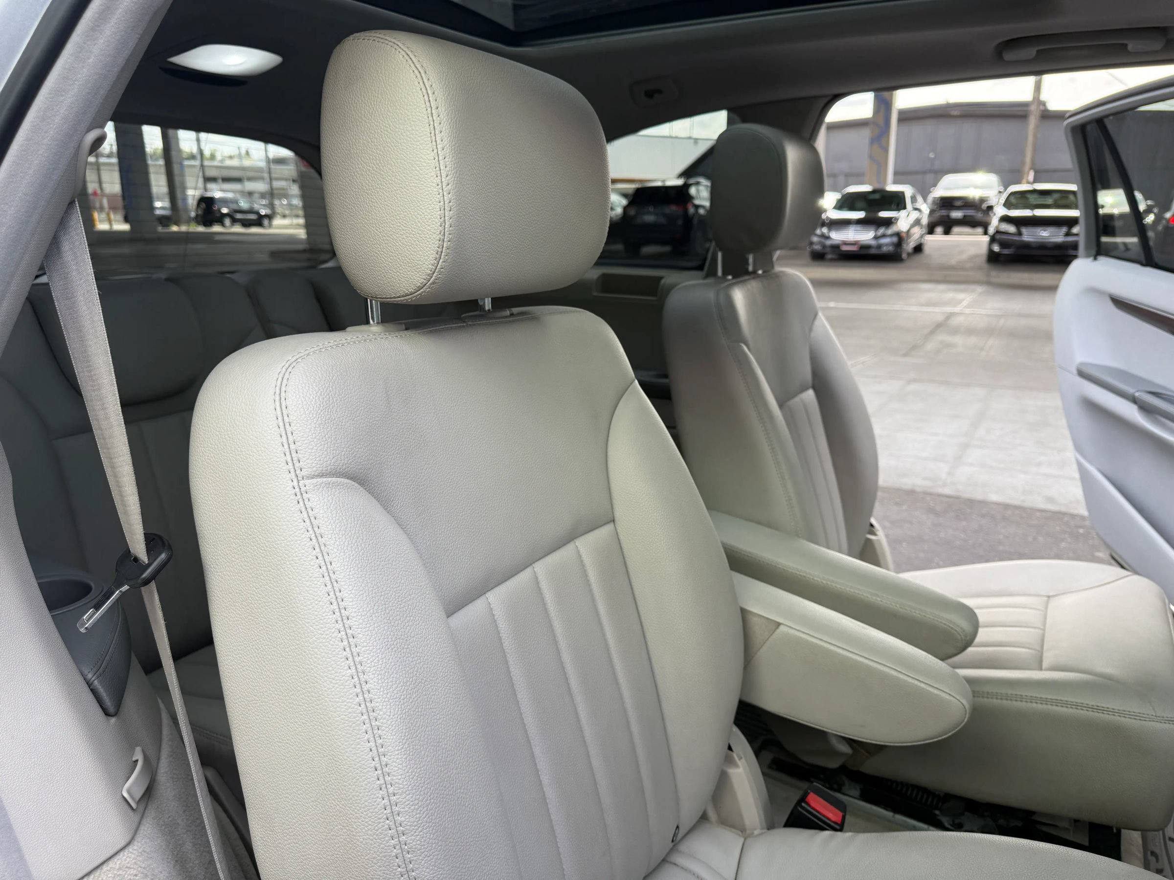 Used 2006 Mercedes-Benz R 500 4MATIC image 22