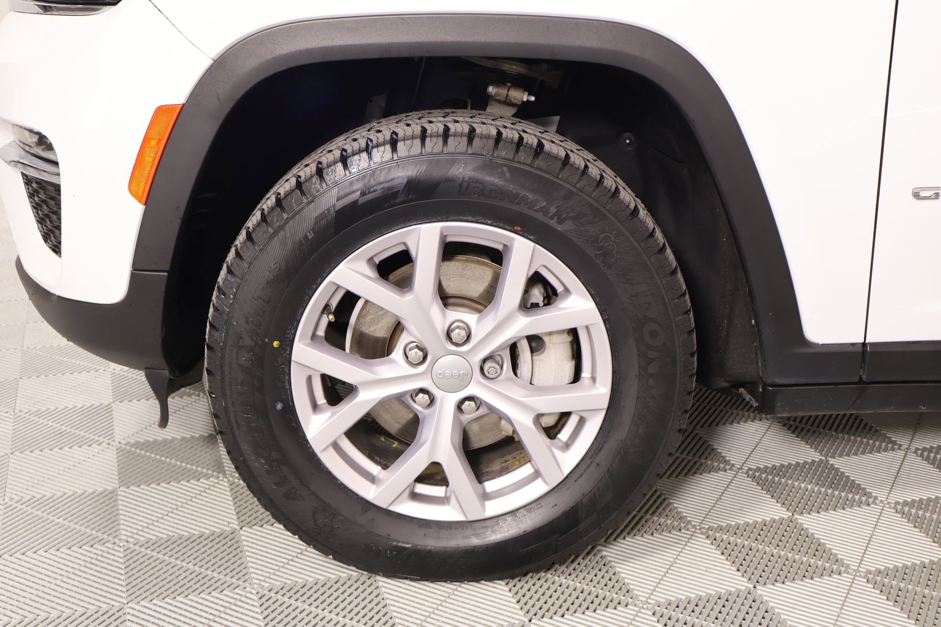 Used 2022 Jeep Grand Cherokee Limited AWD/4WD image 19