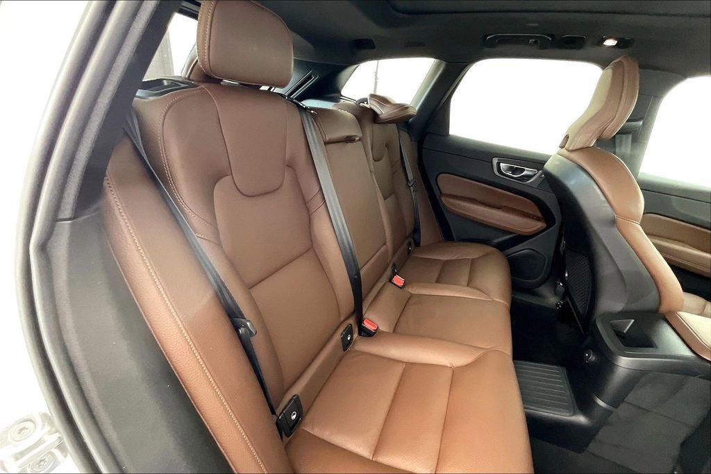 Certified 2022 Volvo XC60 T8 Inscription Expression image 34