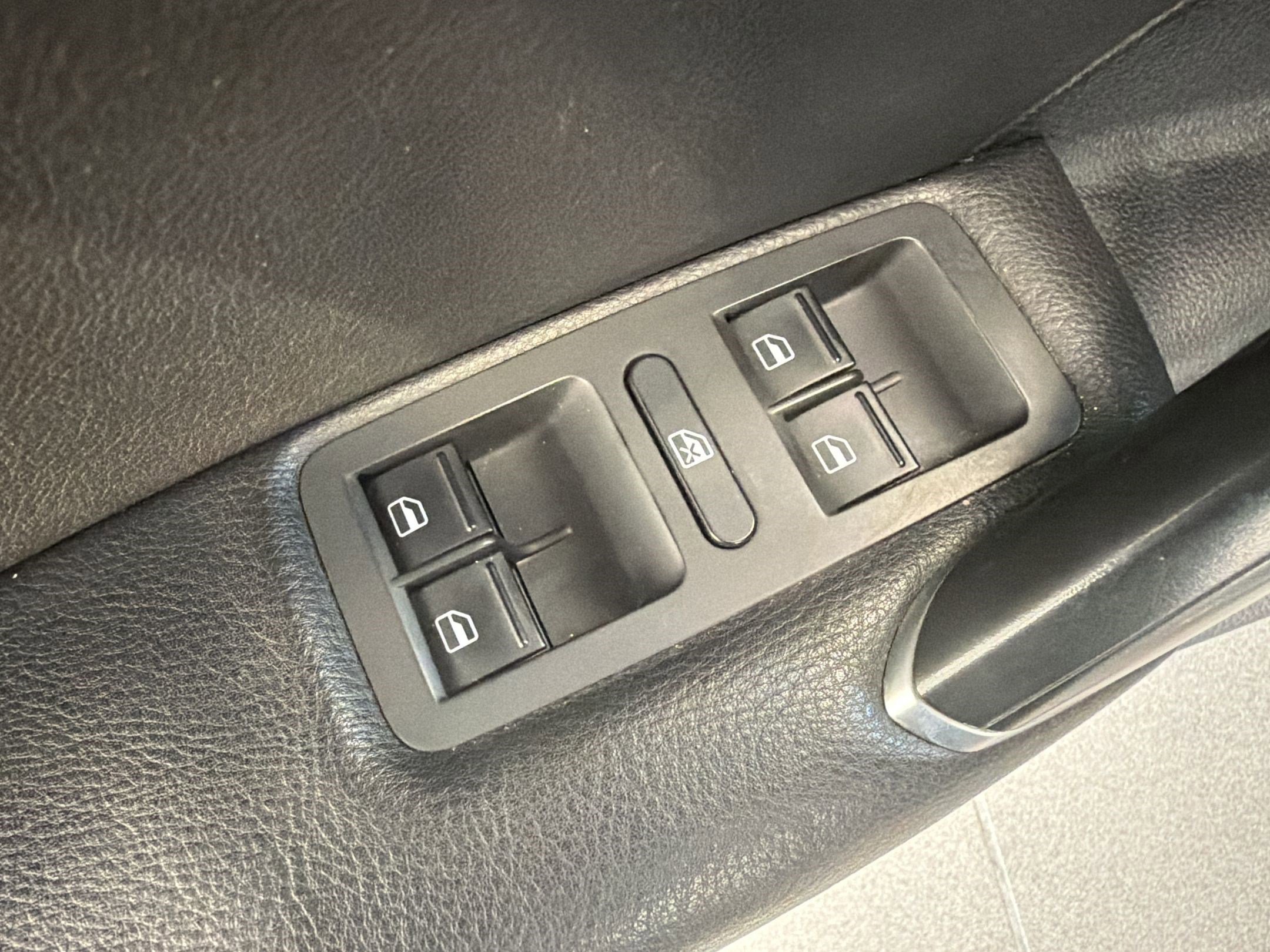 Used 2018 Volkswagen Passat 2.0T R-Line image 13