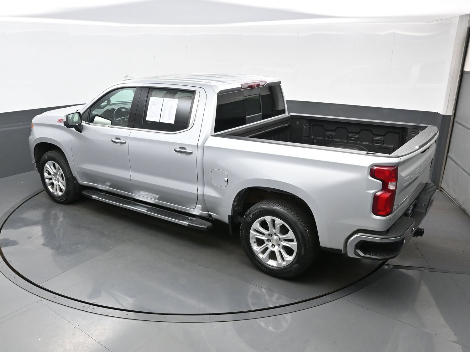 Used 2022 Chevrolet Silverado 1500 LTZ w/ LTZ Premium Package AWD/4WD image 37
