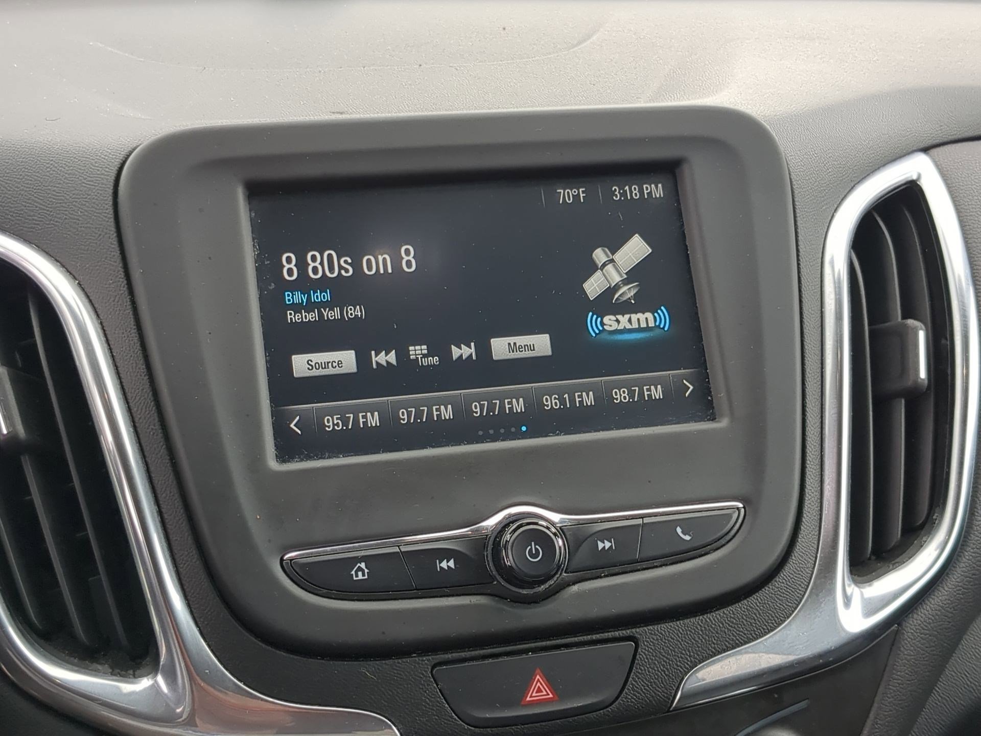 Used 2018 Chevrolet Equinox LT FWD image 15