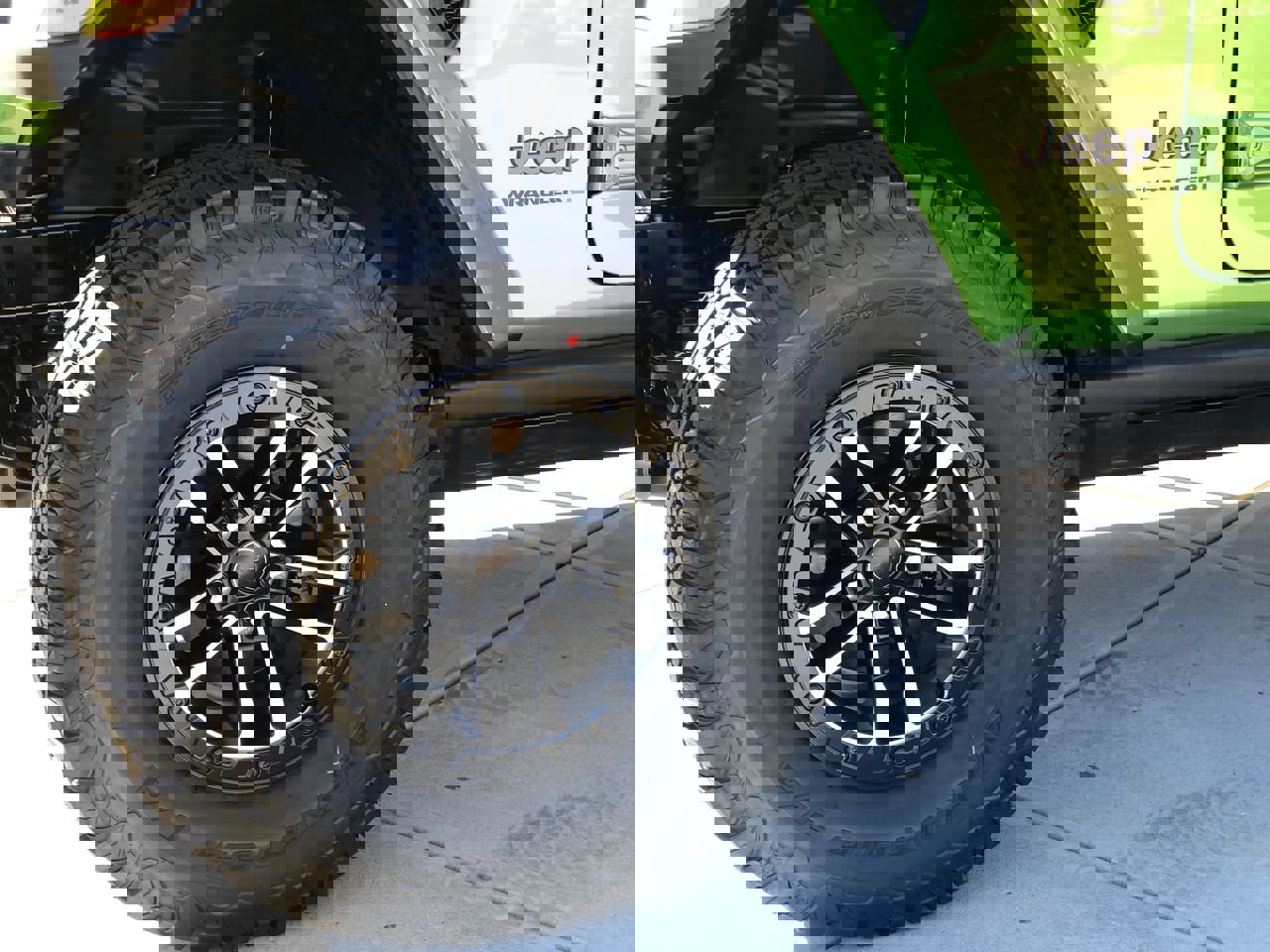 New 2026 Jeep Wrangler Unlimited Rubicon w/ Xtreme 35 Tire Package image 2