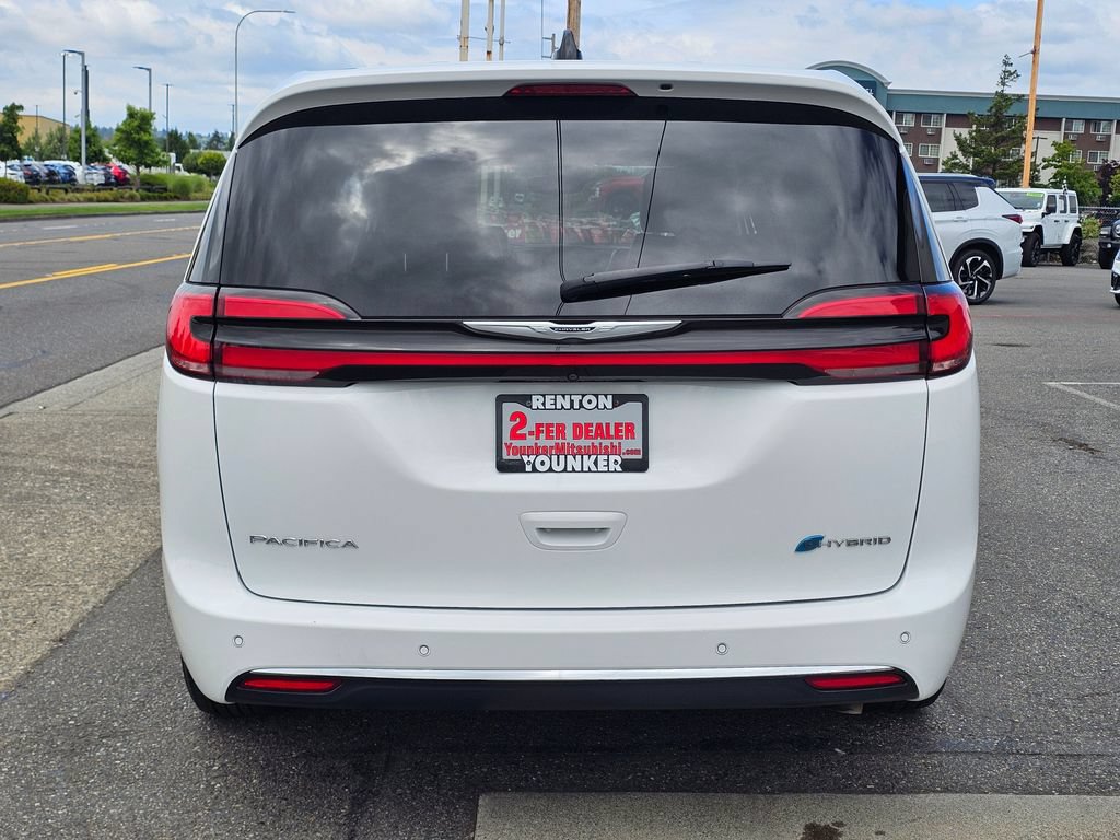 Used 2023 Chrysler Pacifica Touring-L FWD image 7
