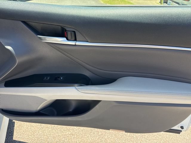 Used 2018 Toyota Camry XLE FWD image 30