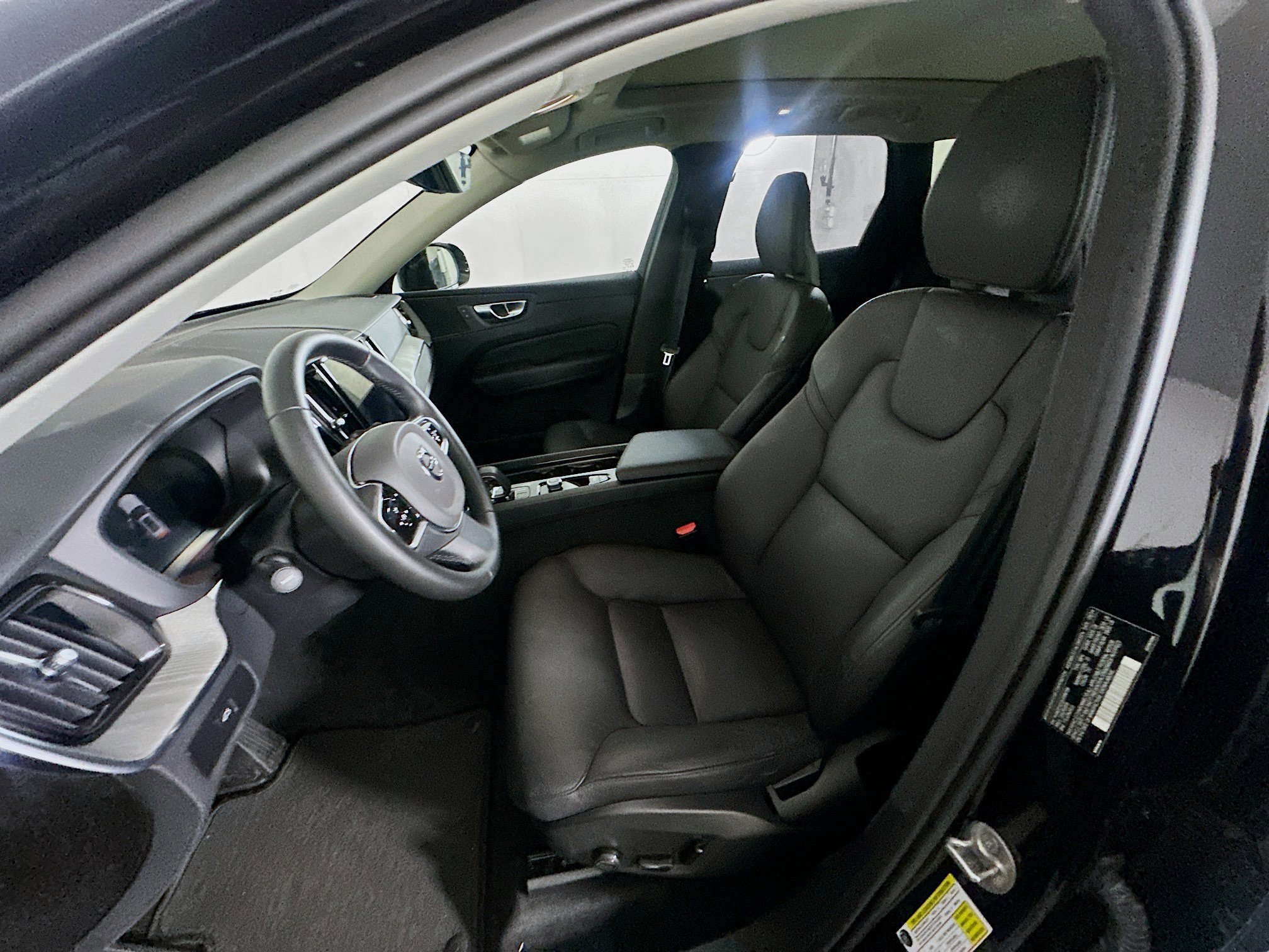 Used 2025 Volvo XC60 B5 Plus image 13