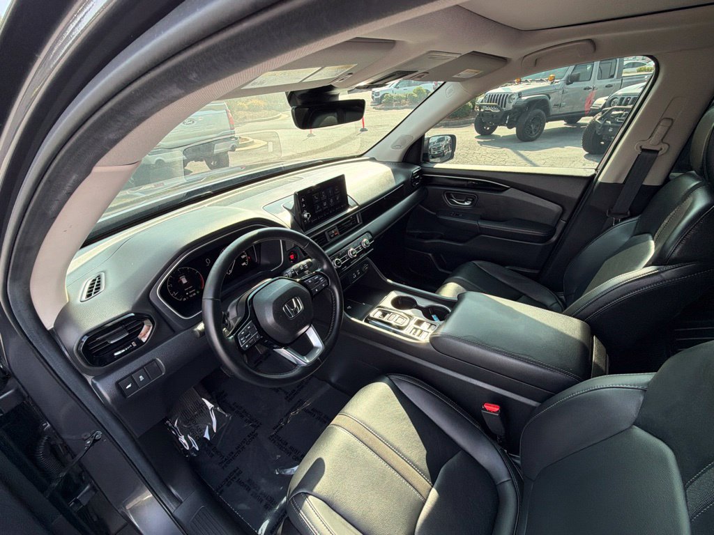 Used 2025 Honda Pilot Touring image 32
