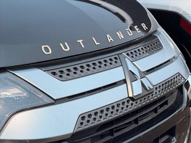 Used 2020 Mitsubishi Outlander ES AWD/4WD image 16