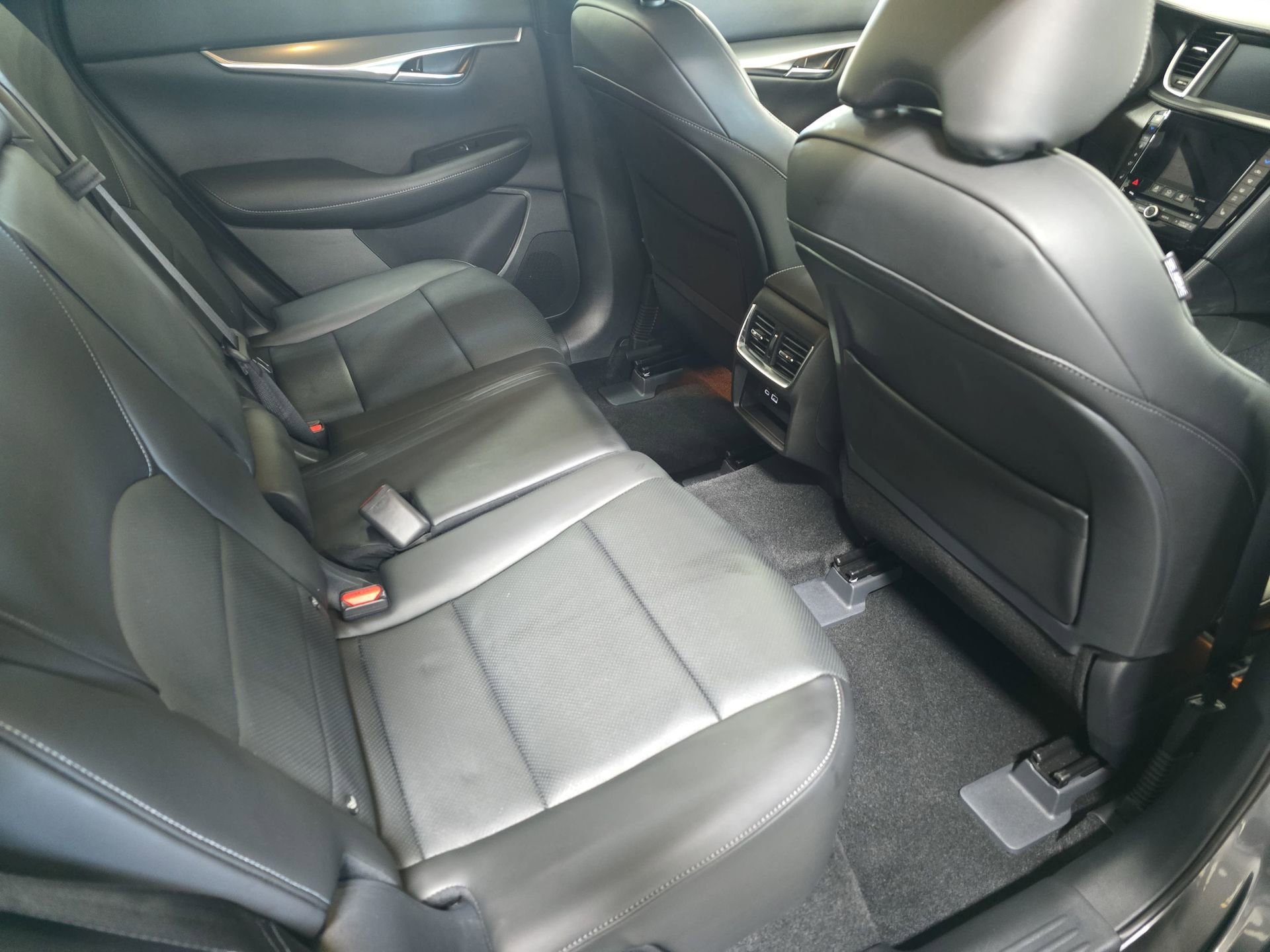 Certified 2025 INFINITI QX50 Luxe w/ Cargo Package image 11