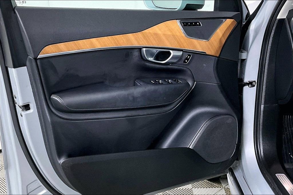 Used 2024 Volvo XC90 B6 Plus image 23